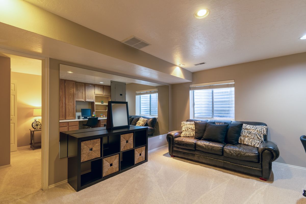 Room with a low flat ceiling and recessed lighting